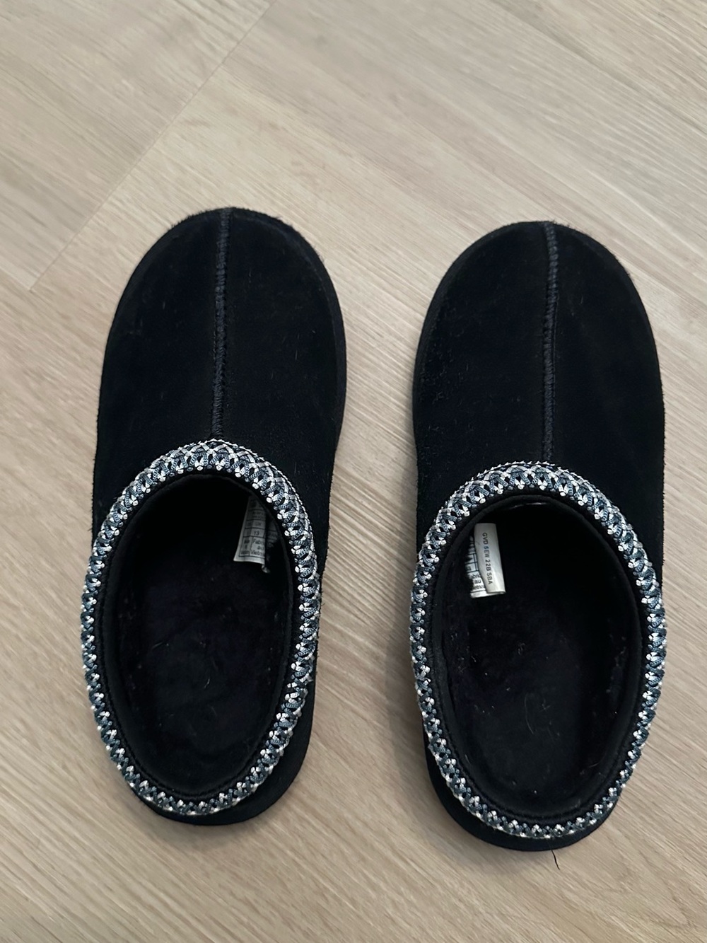 UGG - Picture 3 of 10